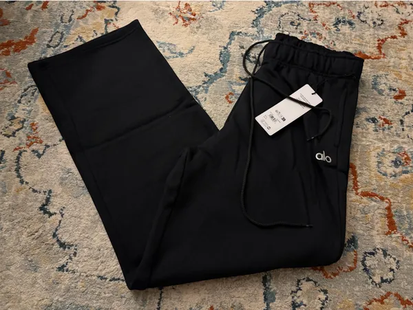 NWT Alo Yoga Accolade Hoodie & Sweatpants Matching Set Black - Image 3