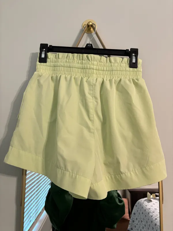 Yellow shorts - Image 3