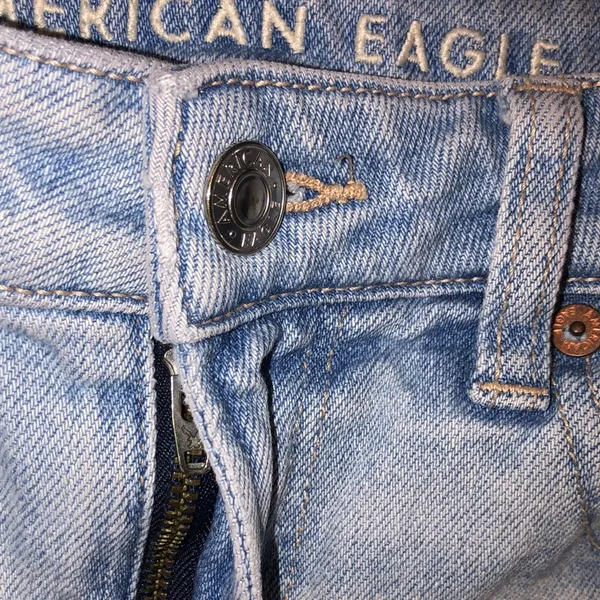 American eagle MOM straight jean shorts distressed size 8 - Image 2
