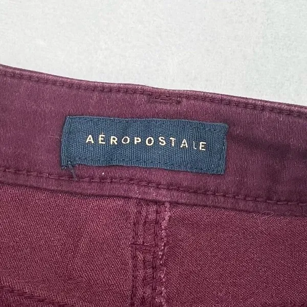 Aeropostale Burgundy High Waisted Midi 3” Inseam Soft Stretch Denim Shorts Sz 6 - Image 2