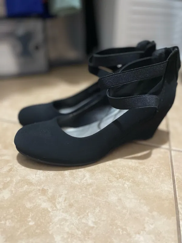 ANDIAMO Black Wedges Size 6 - Image 2