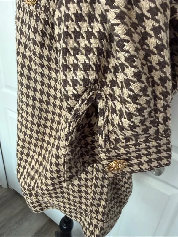BloomChic Brown & Cream Houndstooth Button - Image 5