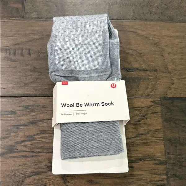 New With Tags Lululemon Wool Be Warm Socks Sz S/M - Image 4
