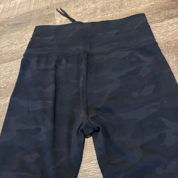 Vuori Daily Legging Black Camo - Image 7