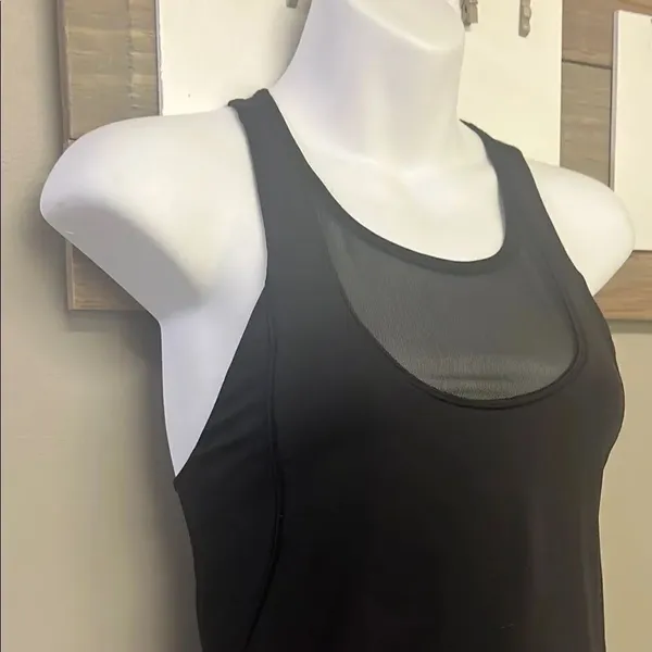 Lululemon Black Women's Racerback Tank Top Mesh Built-in Bra Size 6 - Image 4