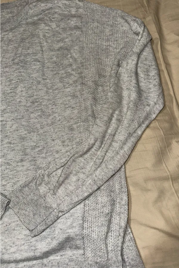 Forever 21 Grey Sweater - Image 4