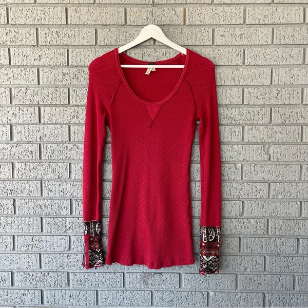 Free People Waffle Knit Henley Studded Cuff Red Long Sleeve Shirt Medium - Image 4