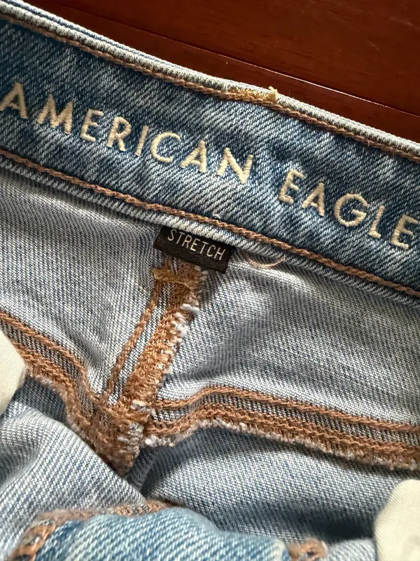 American Eagle Mom Jeans Distressed - Image 4
