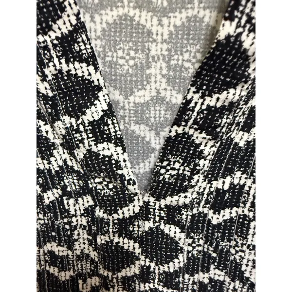 Old Navy XXL Black White Geometric Swing Dress Long Sleeve V Neck Rayon - Image 7