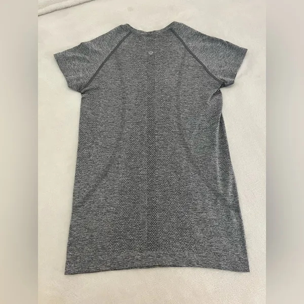 Lululemon gray swiftly tech, size 6, worn once - Image 2