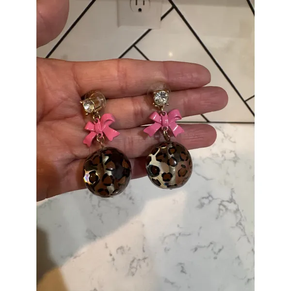 Betsey Johnson leopard print lucite ball drop earrings crystal stud pink bow Y2K - Image 3