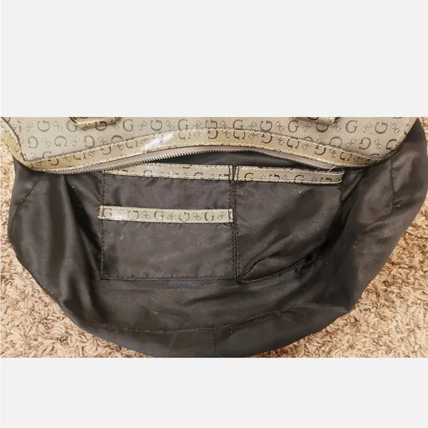 Med/Lg authentic Vintage Guess zippered purse - Image 3
