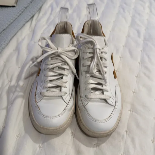 VEJA V-12 LEATHER WHITE CAMEL (2) - Image 6