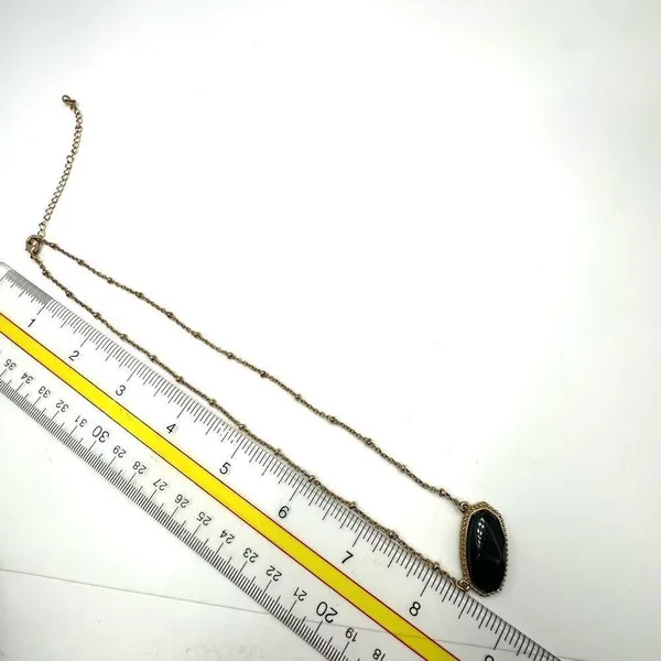 Black and gold tone pendant necklace - Image 7