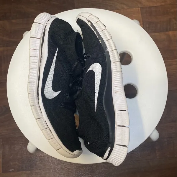 Womens flyknit Nike free running shoes Size 7.5 - Image 2