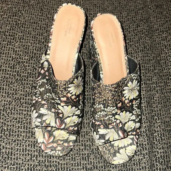 ✨ Urban Outfitters Floral Jacquard Mule Heels✨ - Image 5