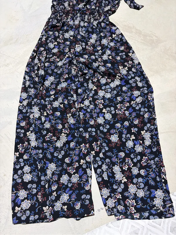 Vince Camuto NWT eondersll Floral Jumpsuit French blue floral large MSRP$99 - Image 2