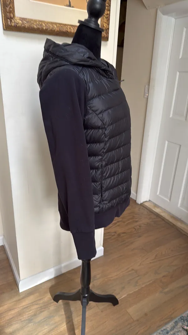 Athleta Women's Black Quilted Fleece Jacket Size Small - Image 5