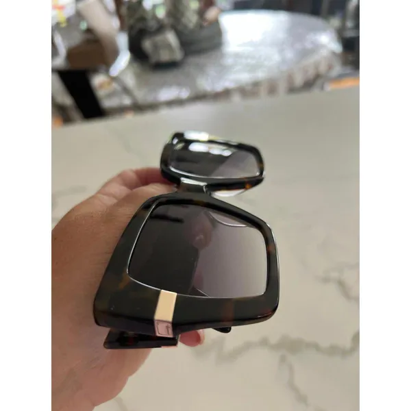 Quay Australia Women's Notorious Sunglasses new‎ - Image 4