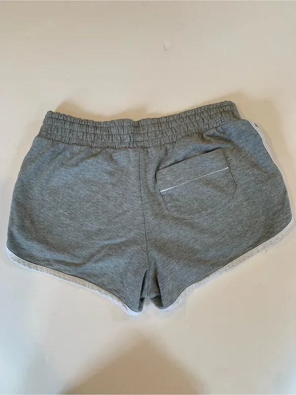 Puma Women’s Medium Light Gray Knit Athletic Short Shorts with White Trim - Image 5