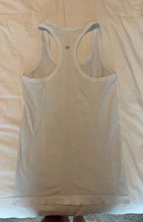 Swiftly Tech Racerback Lululemon hip length - Image 4