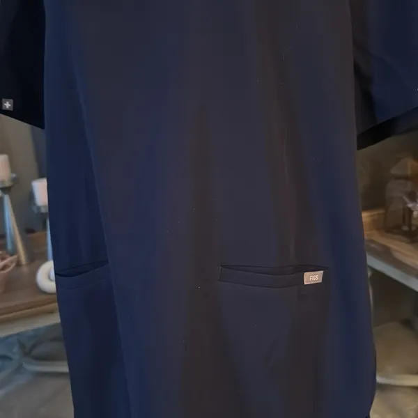 FIGS Casma 3 pocket, v-neck scrub top - Image 3
