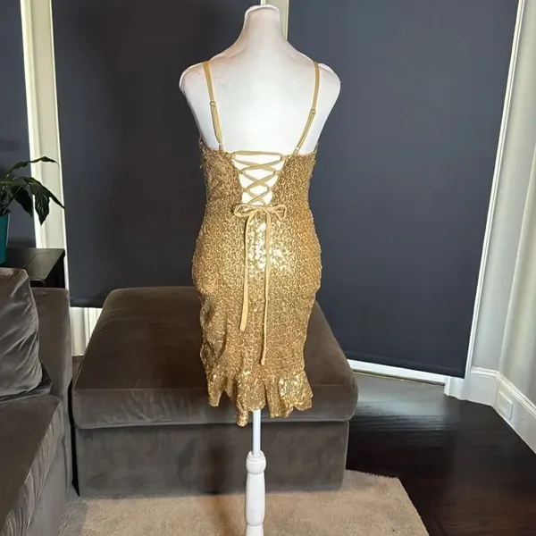 Women’s Gold Sequined Short Homecoming Dress Ruffle Hem Corset Back Size 4 NWOT - Image 4