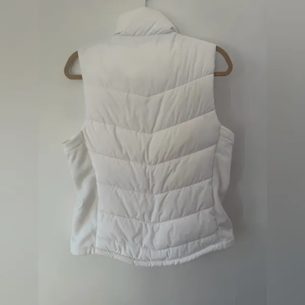 GAP White Quilted Puffer Vest with Neon Pink Trim - Image 7