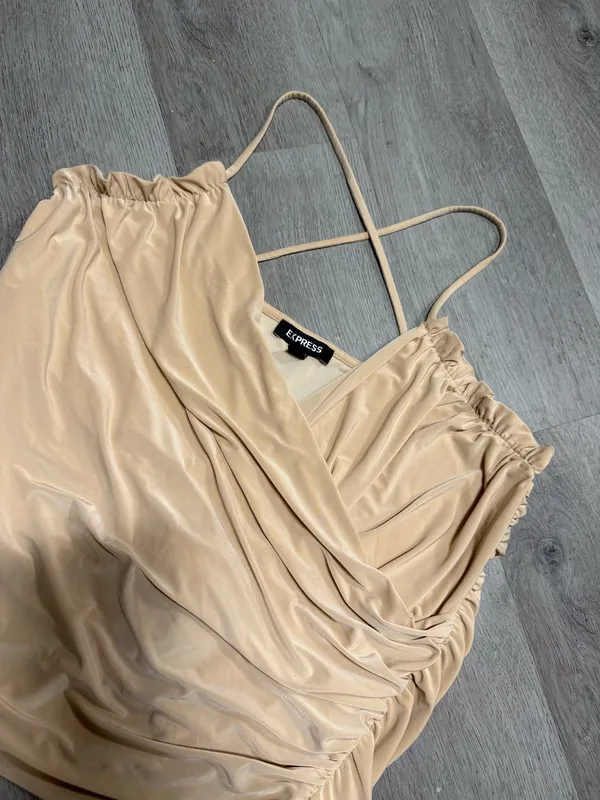 Express ruched v neck crop tank top  - Image 3