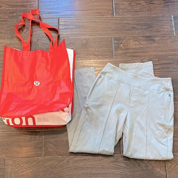 Athleta Blue Activewear pants size 6 with Lululemon tote bag - Image 3