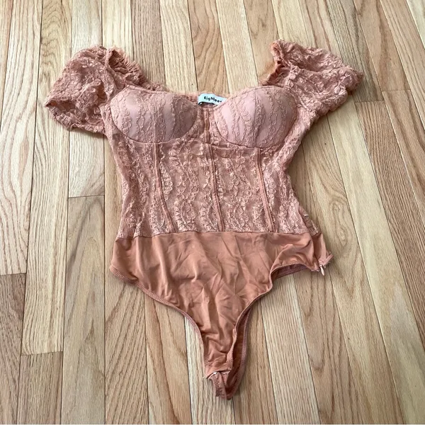 Lulus Coral Lace Corset Bodysuit Womens Medium Coquette Romantic Lace Top - Image 3