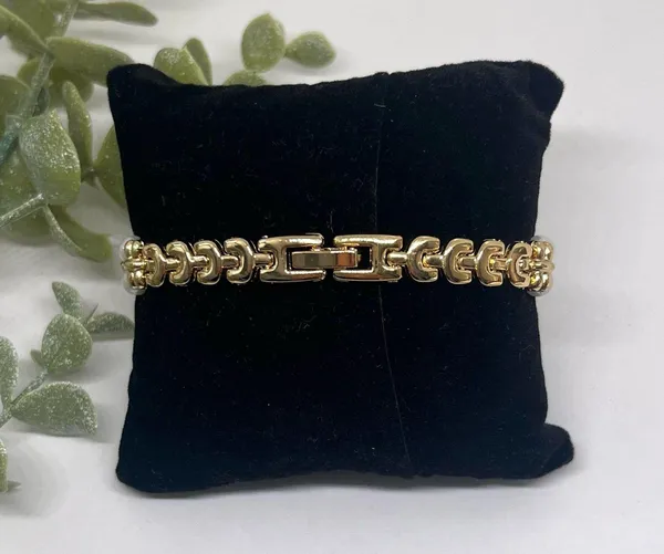 Vintage style gold tone pearl watch - Image 6