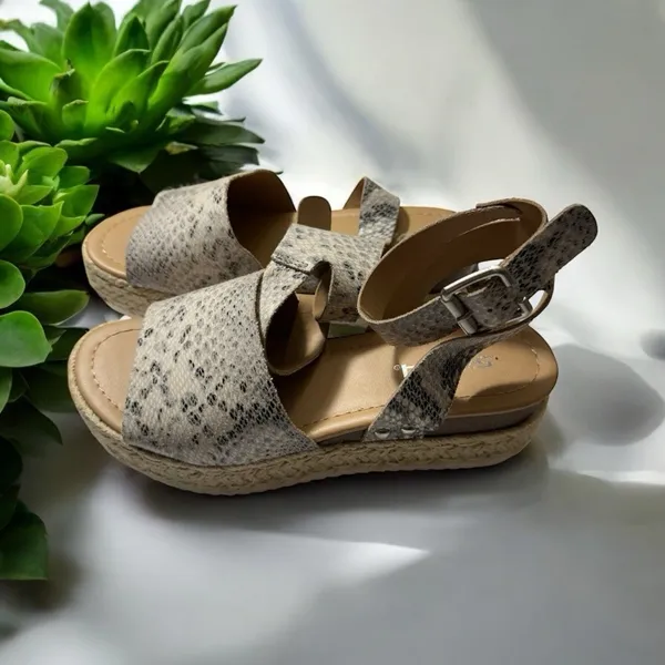 SODA Sandals Snake Print Grey 7 Womens Espadrille Platform Ankle Strap - Image 2