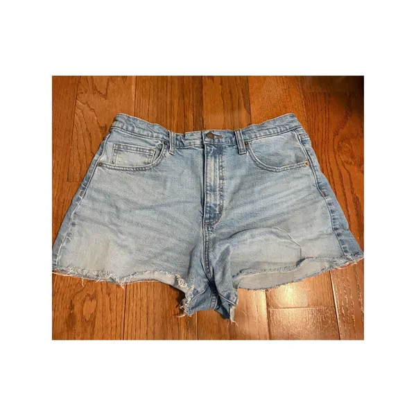Universal Threads Cutoff Shorts 90s Style‎ Light Wash Raw Hem Size 12/R - Image 2