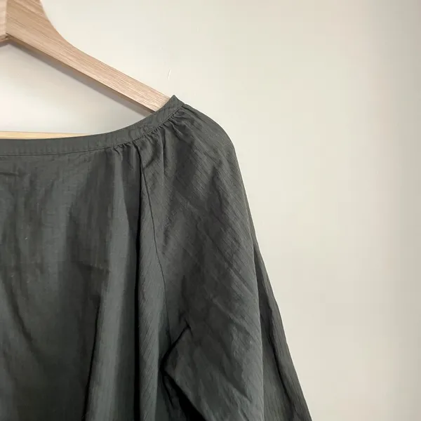 Uniqlo green brown long sleeved blouse women's size medium gauzy‎ top flowy - Image 2