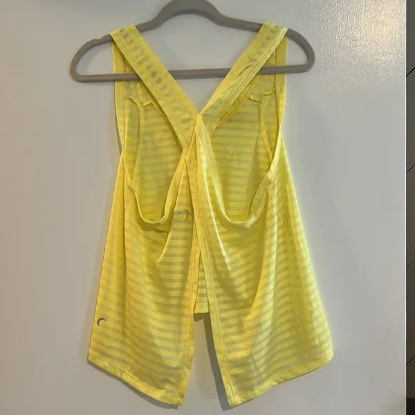 Zyia active open back tank top - Image 2