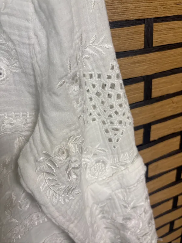 Sundance White Floral Button Down Shirt Size small - Image 6