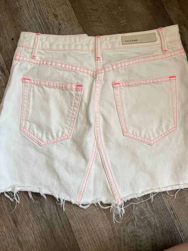 Grlfrnd white‎ jean shorts size 26 - Image 9