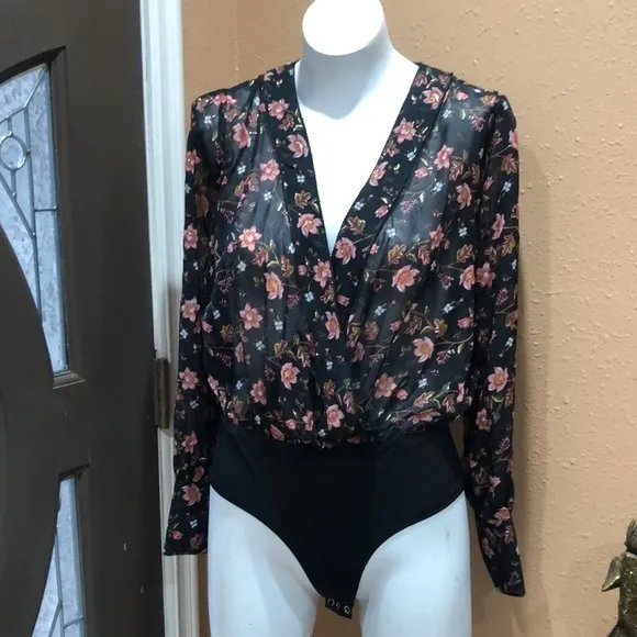 J.O.A. Floral long sleeve open back bodysuit - Image 3