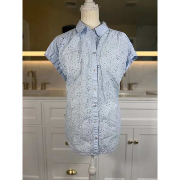 Gap Eyelet Blouse Womens L Light Blue Embroidered Button Front Cap Sleeve Top - Image 2