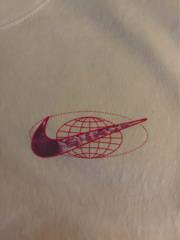 The Nike Tee Medium Women’s Vintage Logo - Image 4