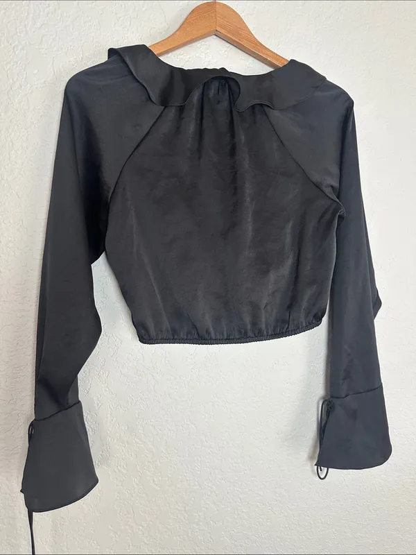 Wilfred Spartina Satin Blouse Black Ruffle Crop Top Date Night Pirate Aritzia - Image 7