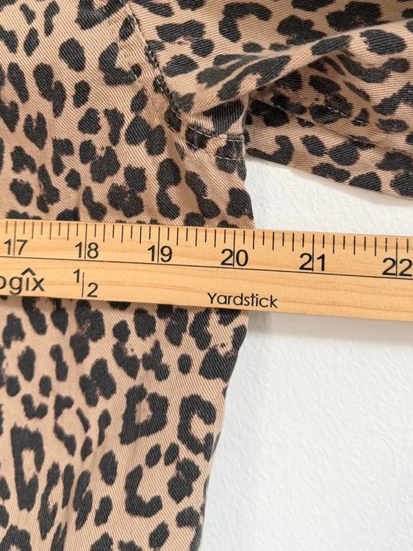 American Eagle Leopard Print Crop Denim Jacket Size Medium Cheetah Pockets - Image 6