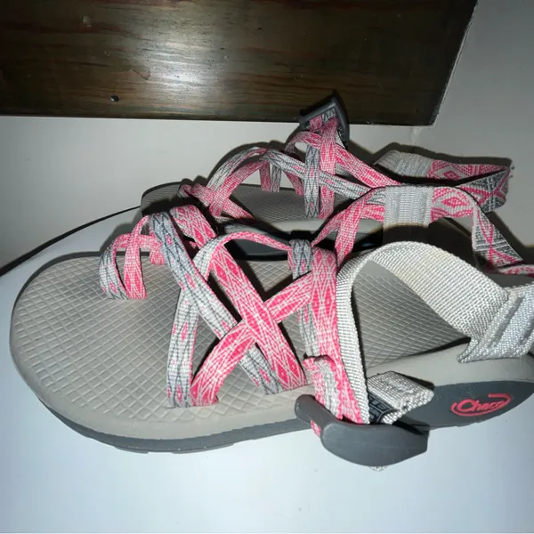 Chacos WOMENS size 7 pink and grey - Image 5