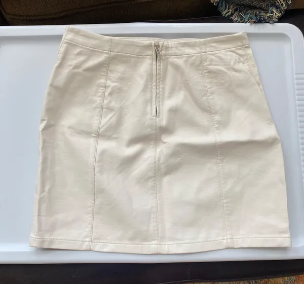 Forever 21 White Leather Skirt - Image 3