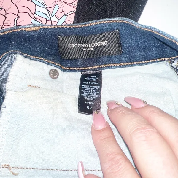 Express MidRise dark wash double button cropped legging jeans - Image 9