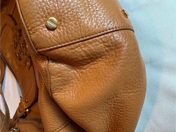 Tory Burch Brown Leather Shoulder Bag with Gold Logo - Image 4