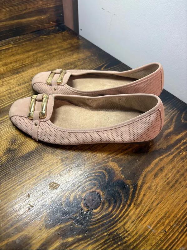 Aerosoles Tan Buckle Flats Size 7.5 - Image 2