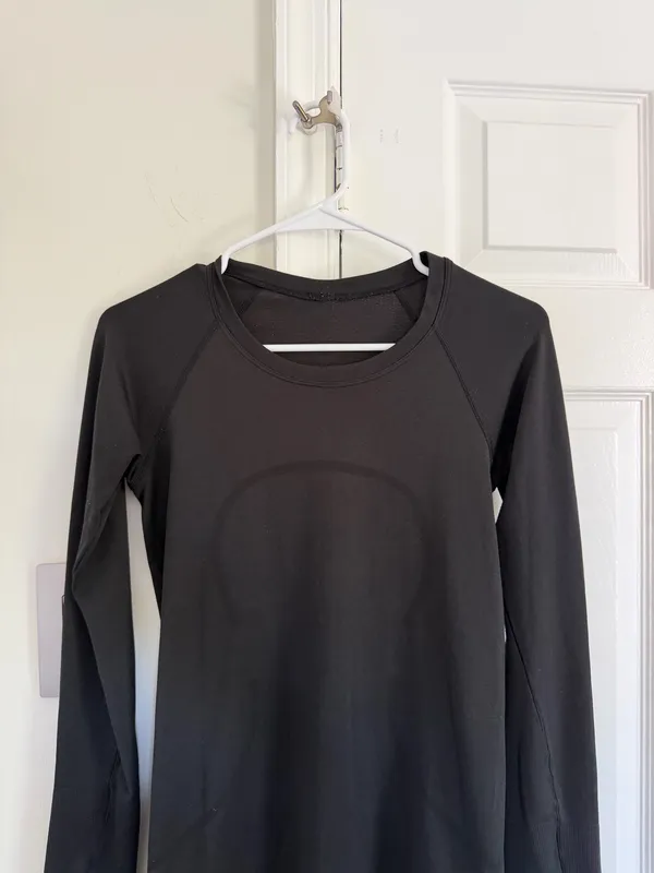 Lululemon Swiftly Tech Long Sleeve 2.0 Black Top Womens 6 Running Workout - Image 3