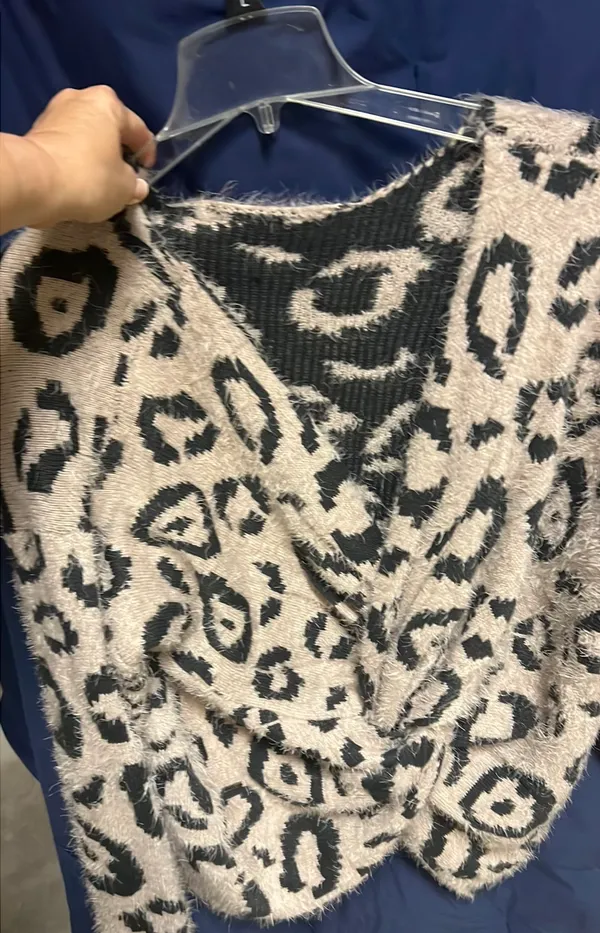Easel Boutique sweater - Image 3